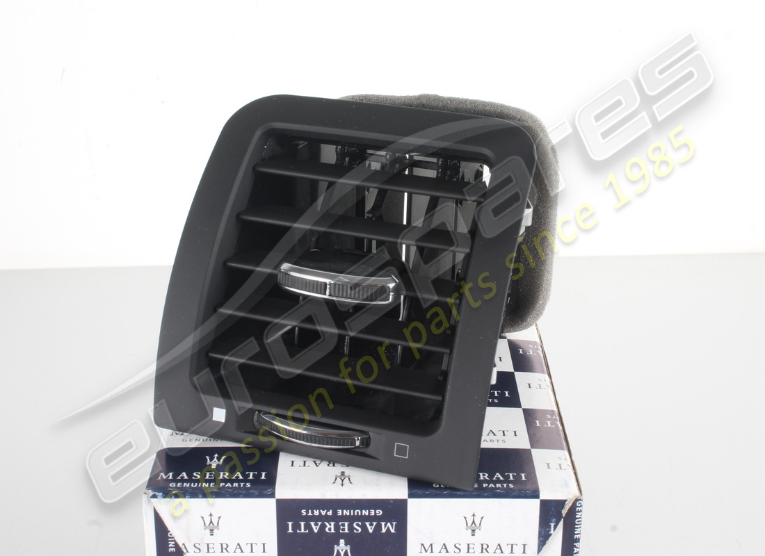 NEW MASERATI BOCCHETTA LAT DS PLANCIA M13. PART NUMBER 68238500 (3) new maserati bocchetta lat ds plancia m13. part number 68238500 (3)