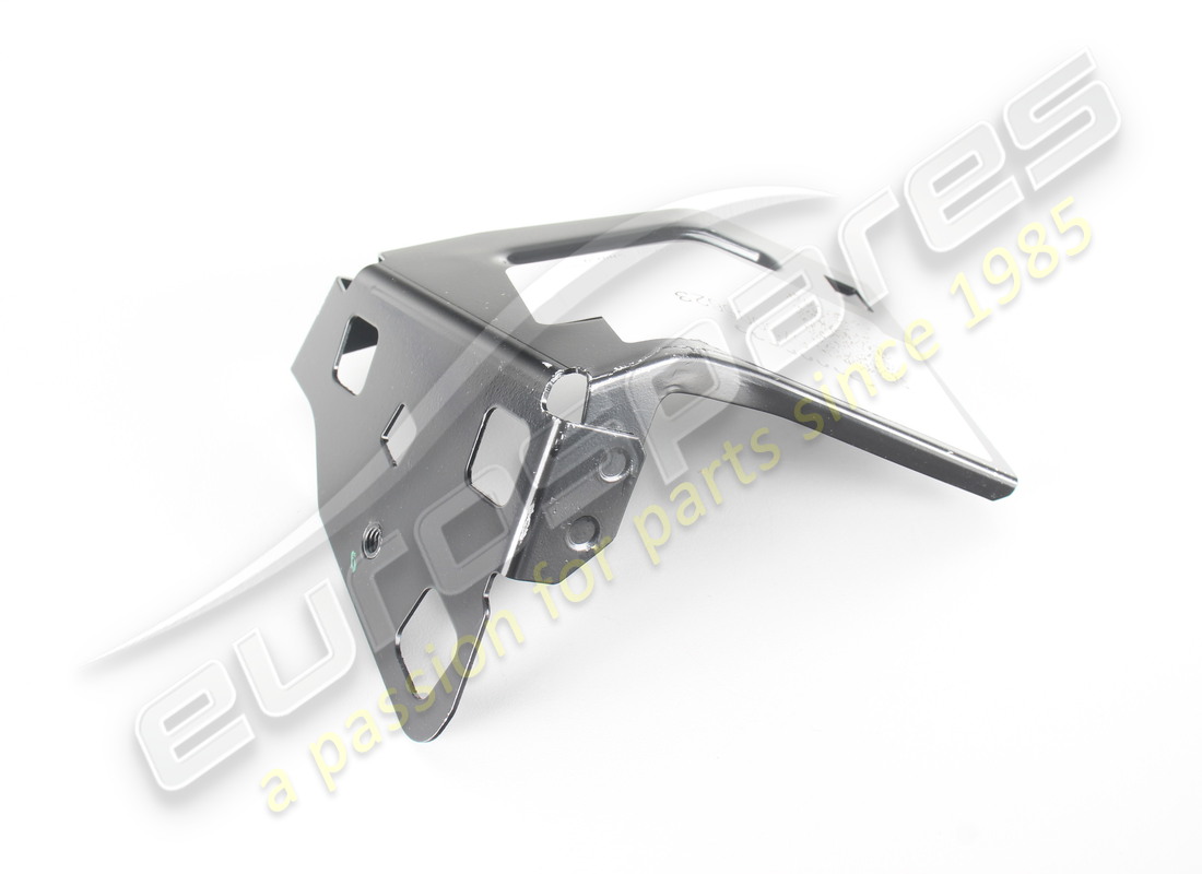 new maserati rh mudguard front lower rein. part number 673005623 (1)