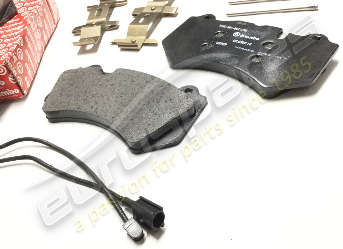 NEW FERRARI KIT OF FRONT PADS. PART NUMBER 70001086 (2) new ferrari kit of front pads. part number 70001086 (2)