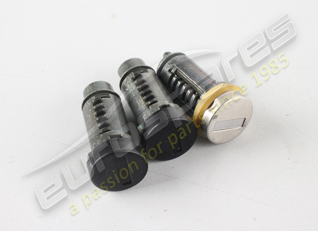 NEW FERRARI DOORS LOCKS SET COMPLETE ANTI-THEFT DEVICE. PART NUMBER 162547 (6) new ferrari doors locks set complete anti-theft device. part number 162547 (6)