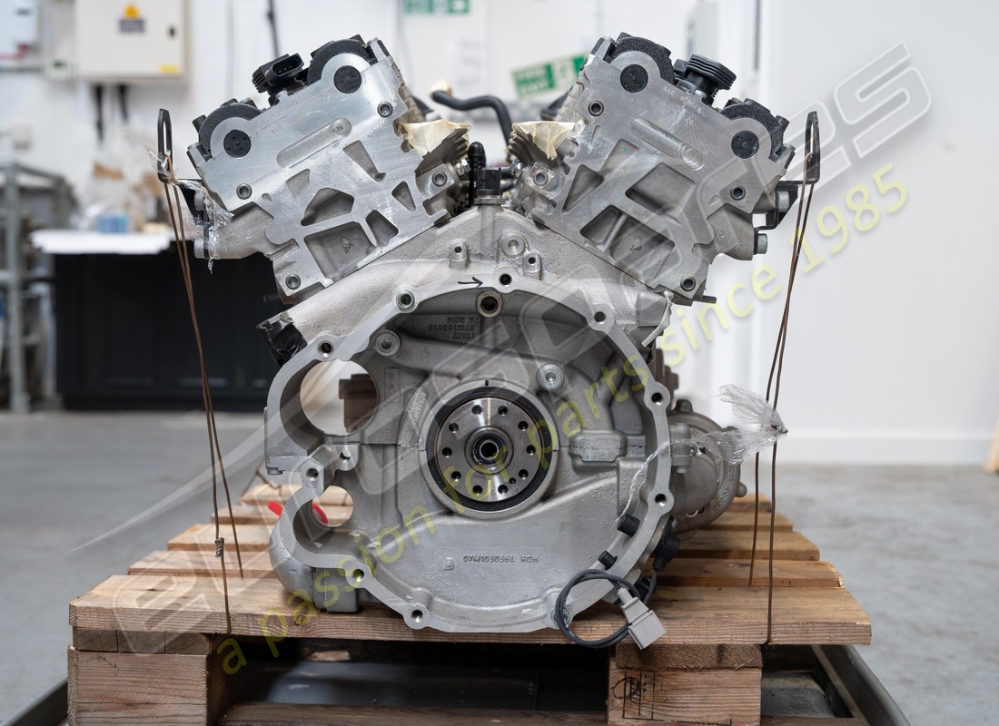 new lamborghini lp700 engine. part number 399900140 (1)