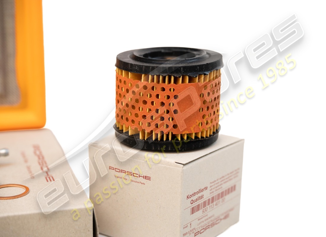 NEW PORSCHE MAINTENANCE SET - FOR 20,000 KM INTERVALS - COMPRISING: - D - MJ 1981>>. PART NUMBER 91110095601 (6) new porsche maintenance set - for 20,000 km intervals - comprising: - d - mj 1981>>. part number 91110095601 (6)