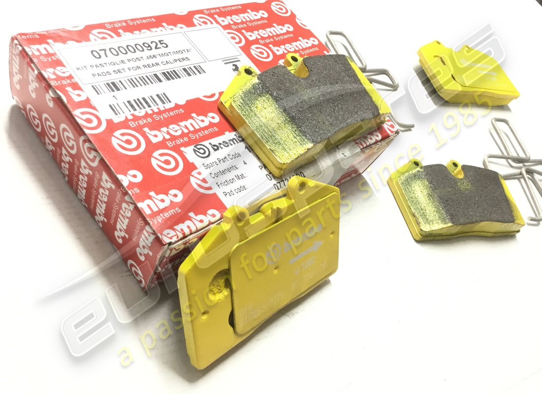 NEW FERRARI PADS SET FOR REAR CALIPERS. PART NUMBER 70000925 (3) new ferrari pads set for rear calipers. part number 70000925 (3)