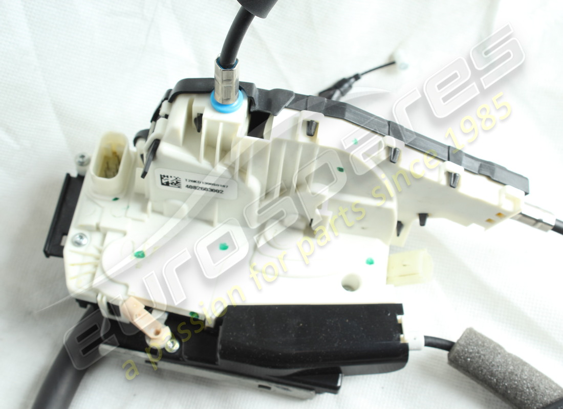 new maserati rh front door lock. part number 670107805 (8)