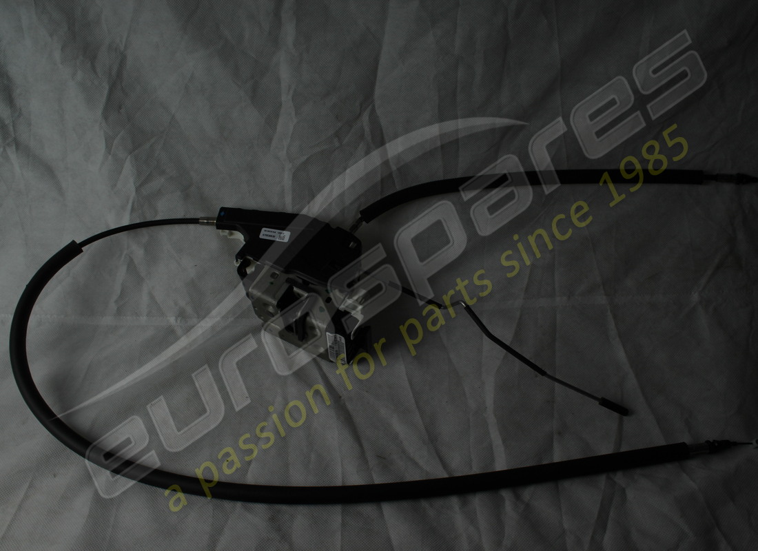 new maserati rh front door lock. part number 670107805 (11)