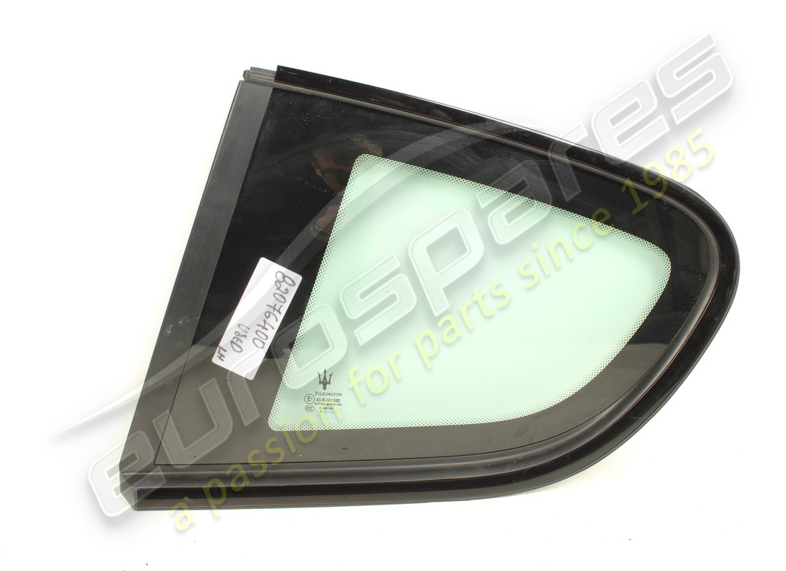 used maserati complete lh rear side glass. part number 82076400 (1)
