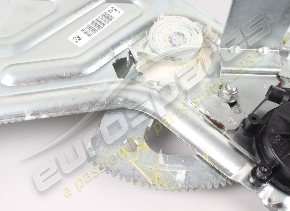 NEW FERRARI COMPLETE LH DEVICE FOR GLASS LIFT. PART NUMBER 69919900 (5) new ferrari complete lh device for glass lift. part number 69919900 (5)