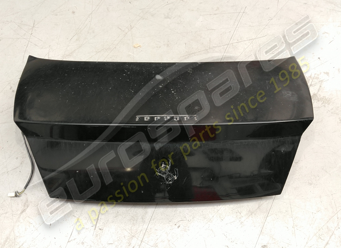 DAMAGED FERRARI BOOT LID COMPLETE. PART NUMBER 65377100 (1) damaged ferrari boot lid complete. part number 65377100 (1)