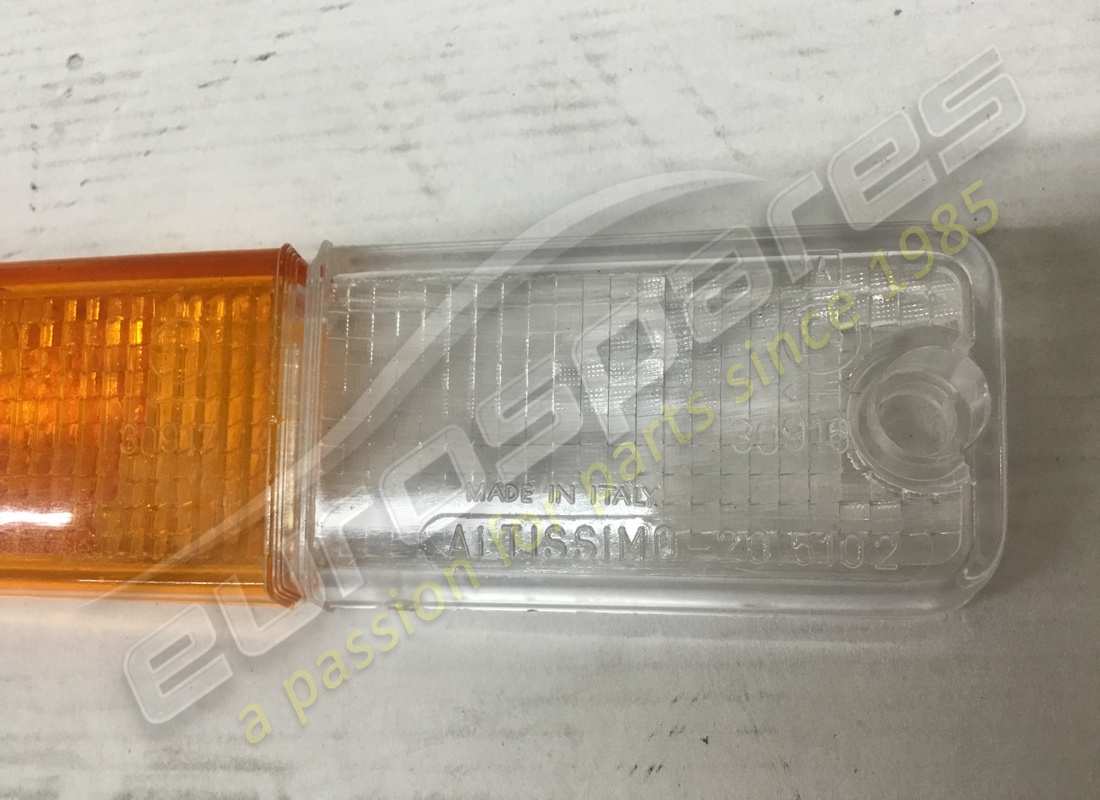 NEW MASERATI RH FRONT INDICATOR LAMP. PART NUMBER 313120130 (3) new maserati rh front indicator lamp. part number 313120130 (3)