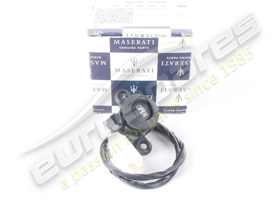 new maserati glove compt. opening switch. part number 188251 (3)