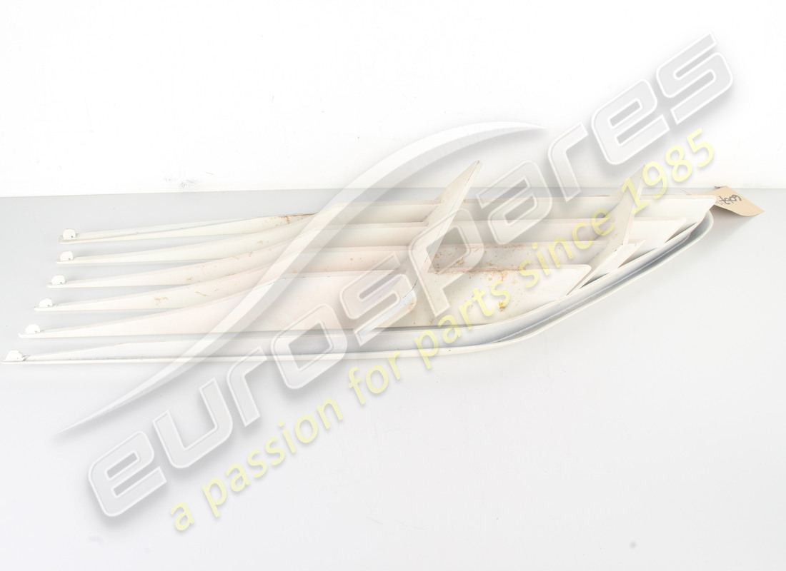 new ferrari rh side intake grille (plastic). part number 60671200 (2)