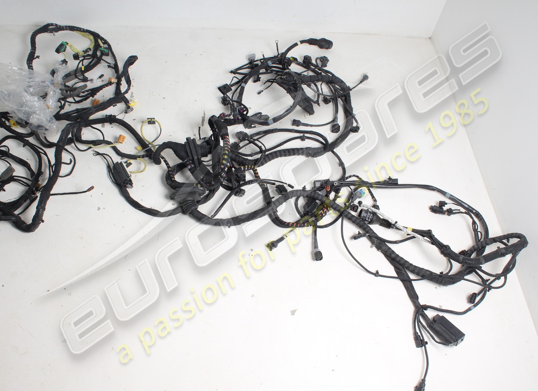 USED LAMBORGHINI HARNESS, PASSENGER. PART NUMBER 408971135AT (4) used lamborghini harness, passenger. part number 408971135at (4)