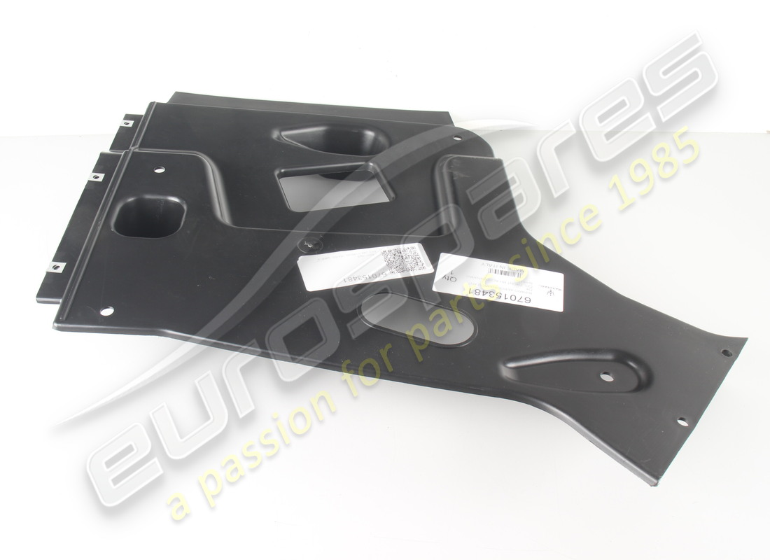 NEW MASERATI COMPLETE FRONT RH AERODYNAMIC SHI. PART NUMBER 670153481 (3) new maserati complete front rh aerodynamic shi. part number 670153481 (3)