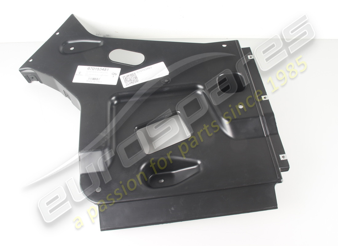 NEW MASERATI COMPLETE FRONT RH AERODYNAMIC SHI. PART NUMBER 670153481 (4) new maserati complete front rh aerodynamic shi. part number 670153481 (4)