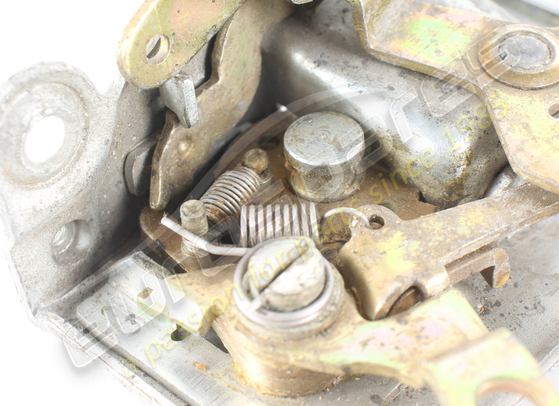 new ferrari rh door lock. part number 2513017001 (6)