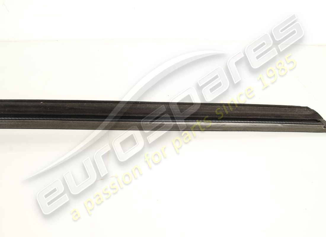 USED MASERATI RH OUTER GLASS SCRAPER GASK. PART NUMBER 82076000 (8) used maserati rh outer glass scraper gask. part number 82076000 (8)