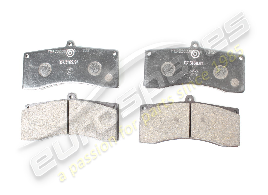 new ferrari front brake pad set. part number 70000945 (1)