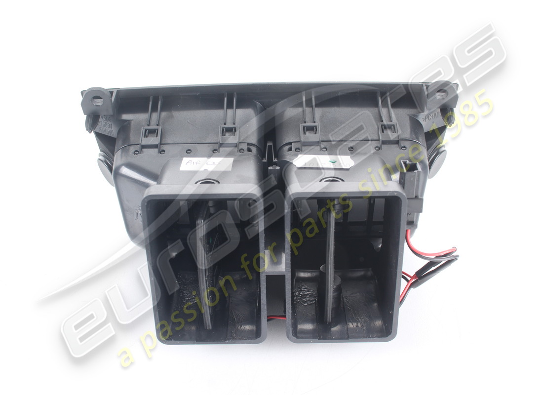 new maserati rear air vent. part number 670150960 (4)