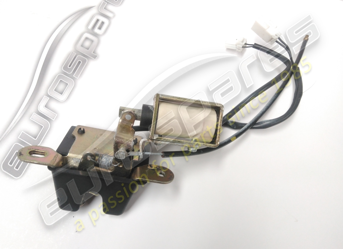 used maserati luggage compartment lock. part number 374730108 (2)