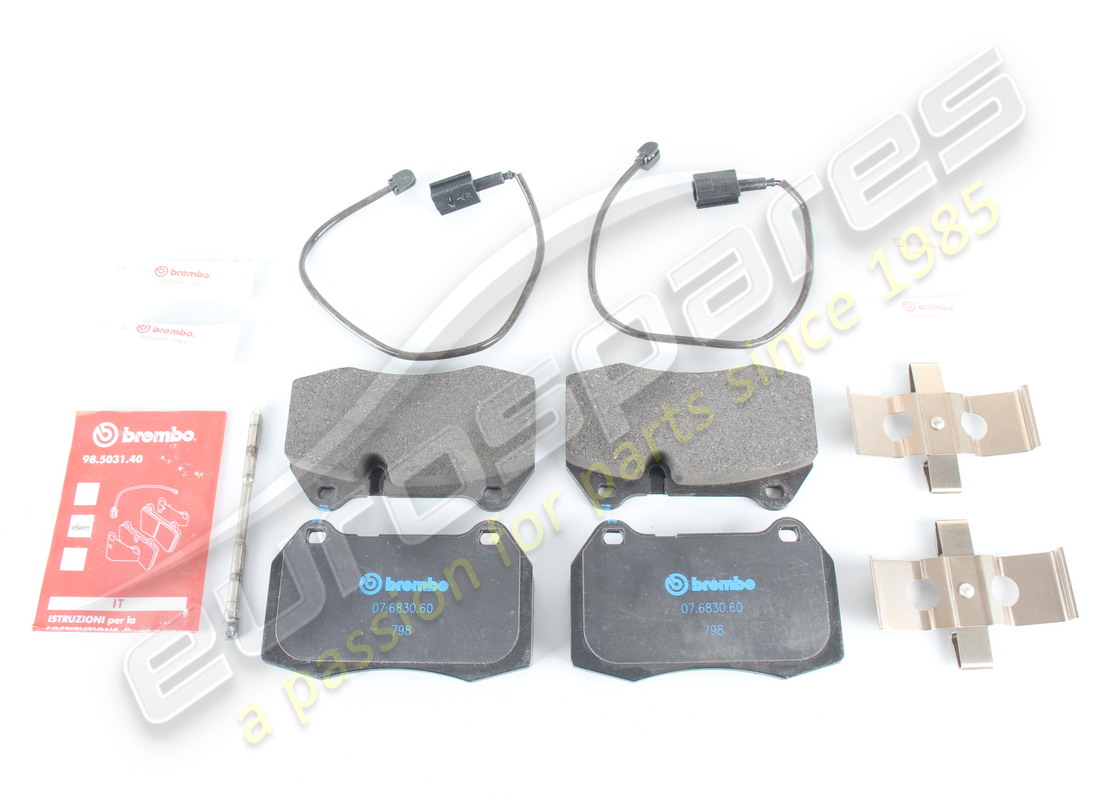 NEW FERRARI KIT OF FRONT PADS WITH SPRIN. PART NUMBER 70000961 (1) new ferrari kit of front pads with sprin. part number 70000961 (1)