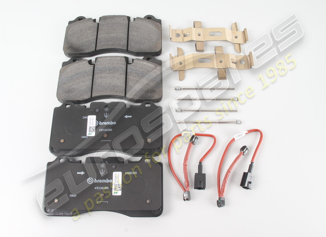 NEW MASERATI MC20 FRONT BRAKE PADS KIT. PART NUMBER 673012306 (1) new maserati mc20 front brake pads kit. part number 673012306 (1)