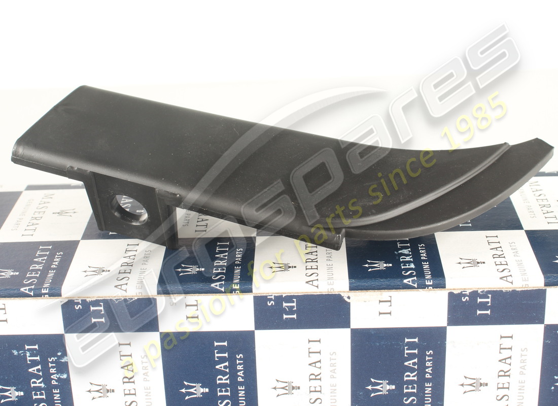 NEW MASERATI LH REAR SEAL (MY2009). PART NUMBER 81234700 (1) new maserati lh rear seal (my2009). part number 81234700 (1)