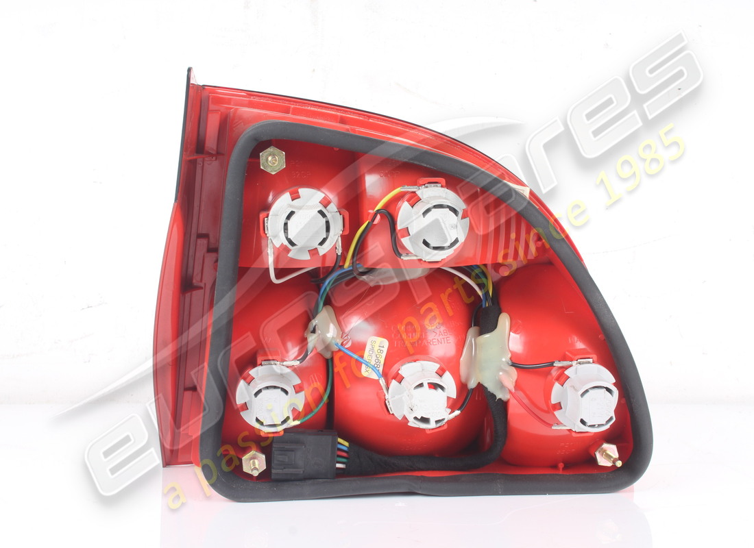 used maserati lh taillightspider. part number 186687 (3)