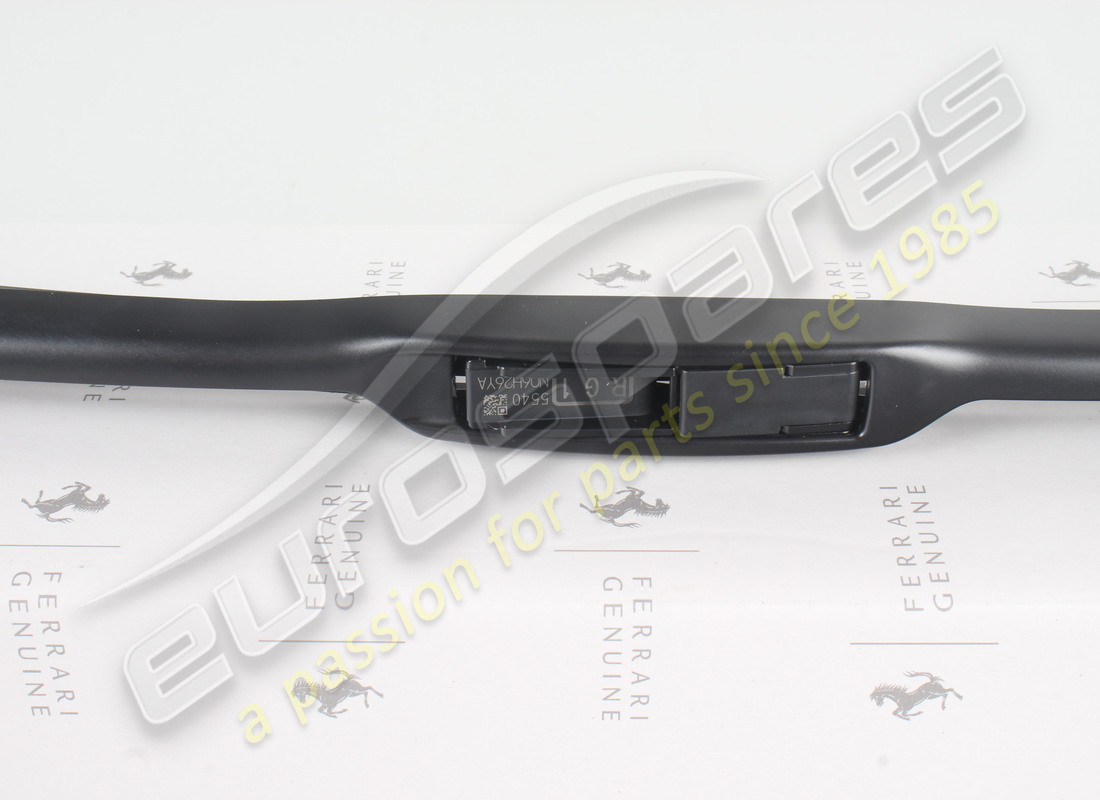 NEW FERRARI WINDSCREEN WIPER BLADE - PAS. PART NUMBER 82964000 (3) new ferrari windscreen wiper blade - pas. part number 82964000 (3)
