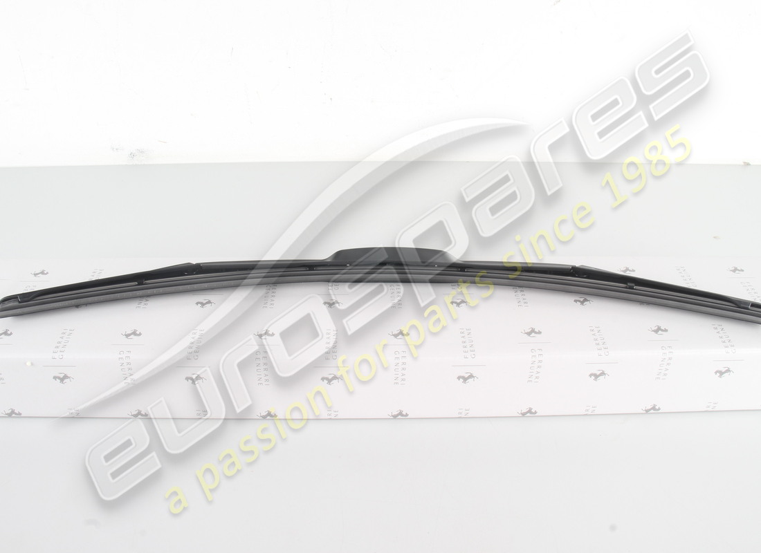 NEW FERRARI WINDSCREEN WIPER BLADE - PAS. PART NUMBER 82964000 (5) new ferrari windscreen wiper blade - pas. part number 82964000 (5)