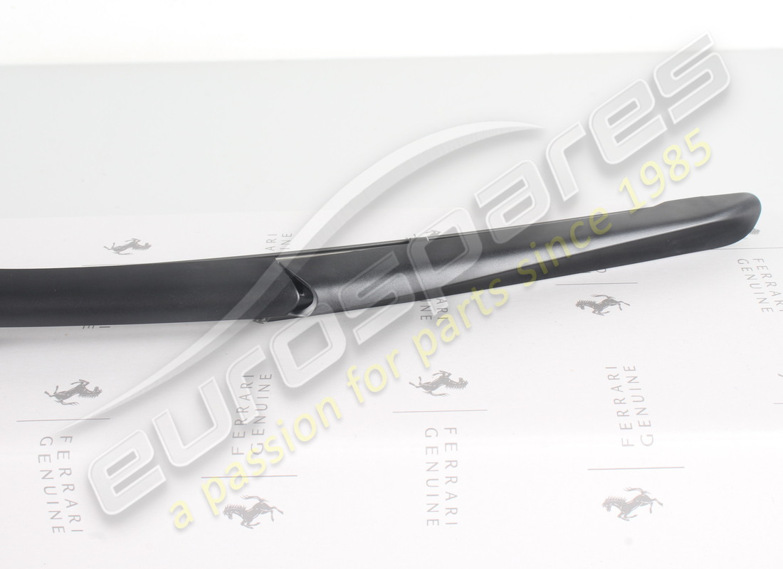 NEW FERRARI WINDSCREEN WIPER BLADE - PAS. PART NUMBER 82964000 (4) new ferrari windscreen wiper blade - pas. part number 82964000 (4)
