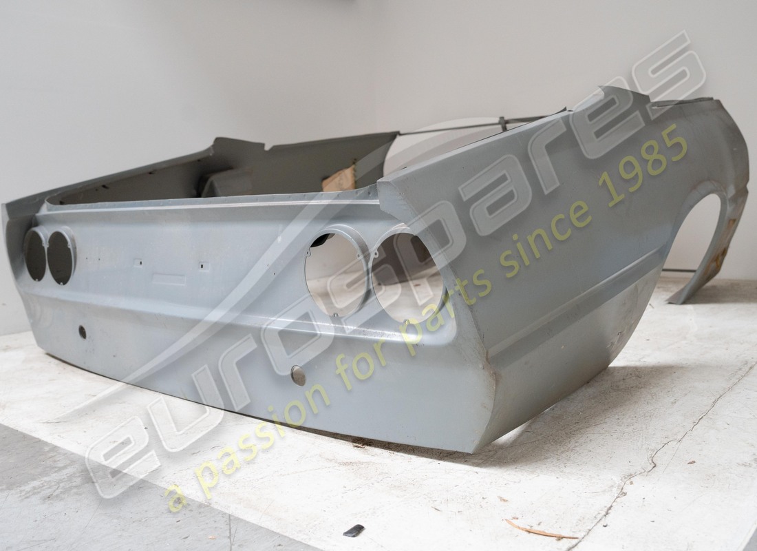 NEW FERRARI REAR END COMPLETE. PART NUMBER 2572000216 (4) new ferrari rear end complete. part number 2572000216 (4)