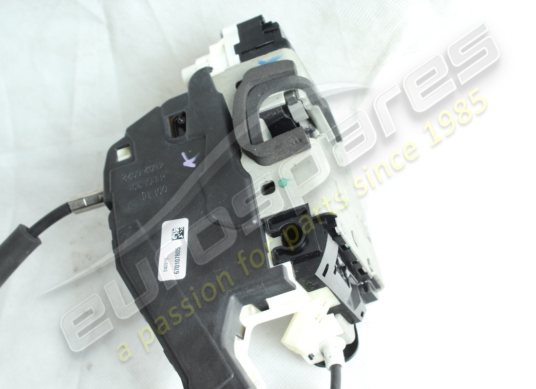 new maserati rh front door lock. part number 670107805 (7)