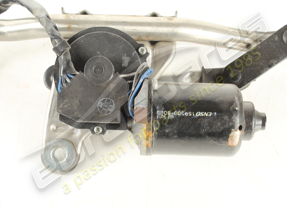 used ferrari complete windscreen wiper assembly. part number 83361700 (2)