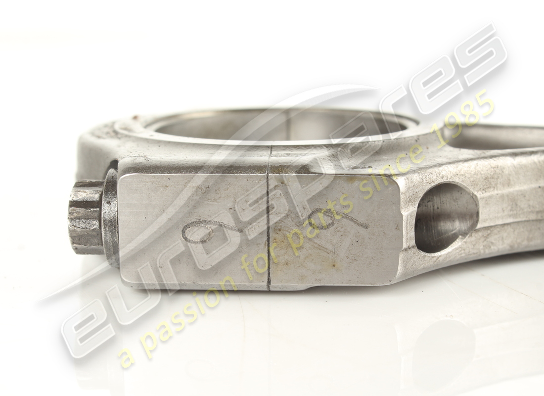 USED FERRARI CONNECTING ROD. PART NUMBER 155562 (4) used ferrari connecting rod. part number 155562 (4)