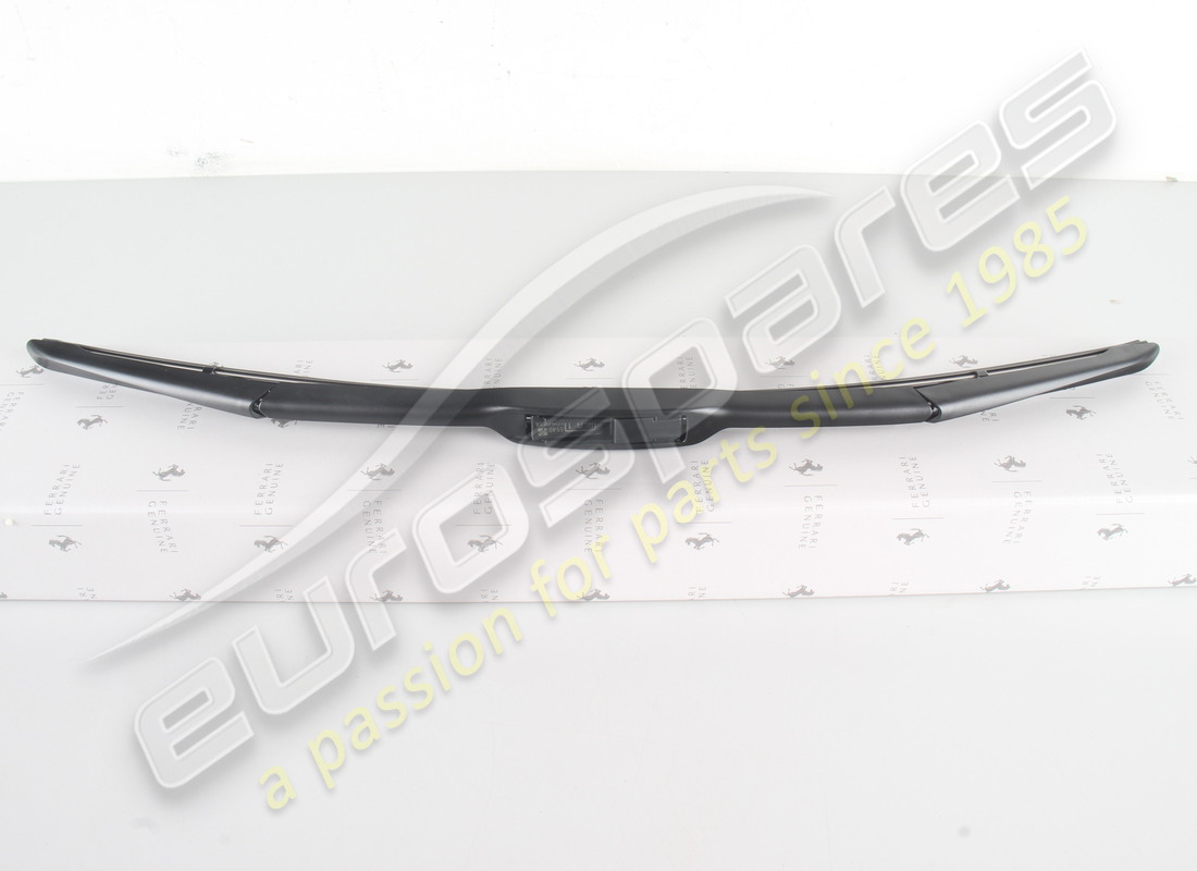NEW FERRARI WINDSCREEN WIPER BLADE - PAS. PART NUMBER 82964000 (1) new ferrari windscreen wiper blade - pas. part number 82964000 (1)
