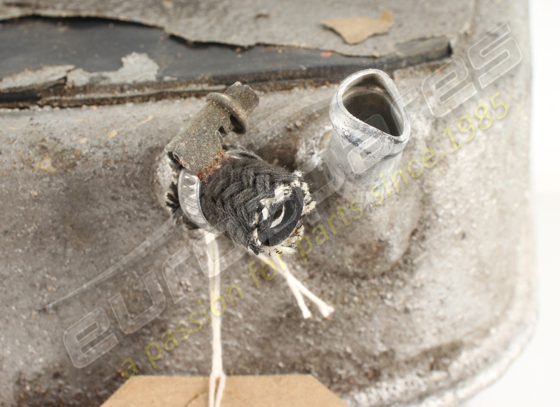 used ferrari rh fuel tank. part number 114605 (5)