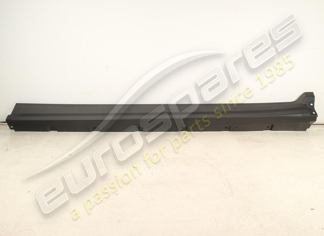 NEW Maserati LH FRONT DOOR EMOSSED MOULDI . PART NUMBER 670065825 (1)