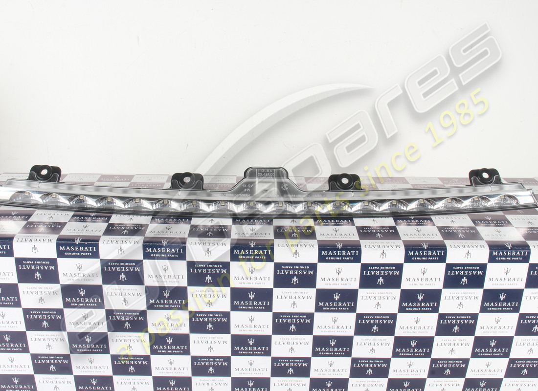 new maserati 3rd stoplight. part number 248563 (1)