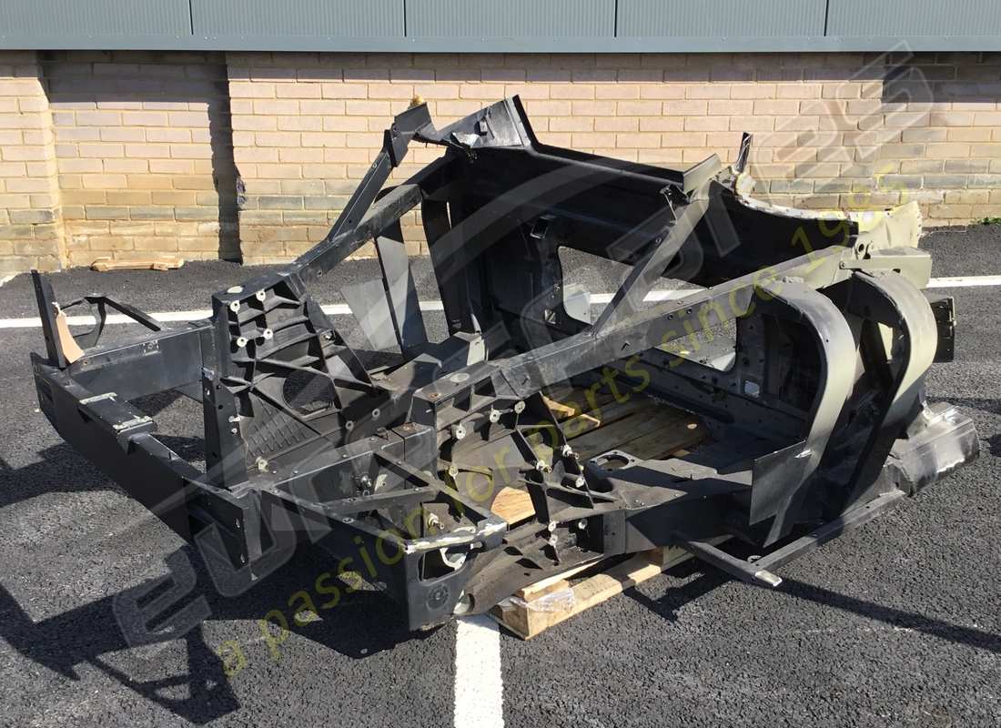 USED FERRARI COMPLETE REAR FRAME. PART NUMBER 68886911 (2) used ferrari complete rear frame. part number 68886911 (2)