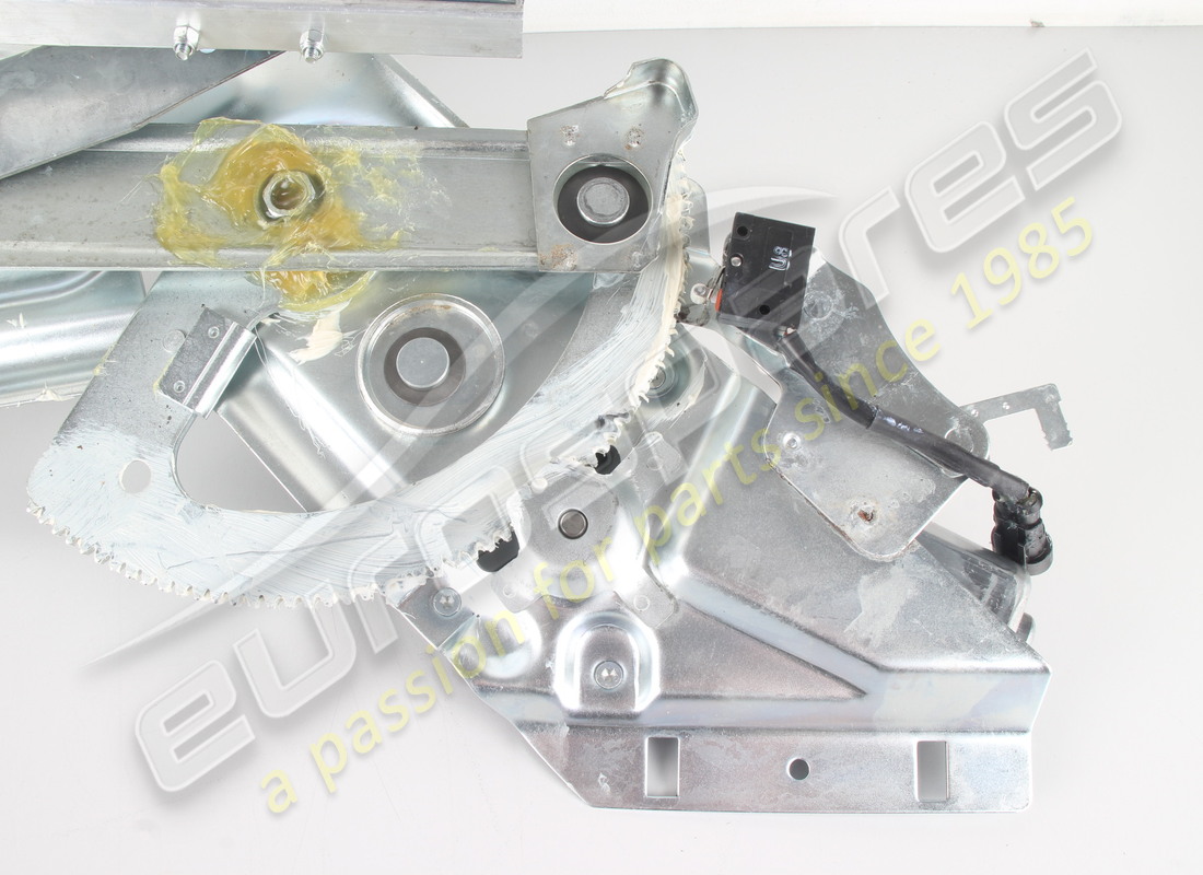 NEW FERRARI COMPLETE RH DEVICE FOR GLASS LIFT. PART NUMBER 69920000 (3) new ferrari complete rh device for glass lift. part number 69920000 (3)