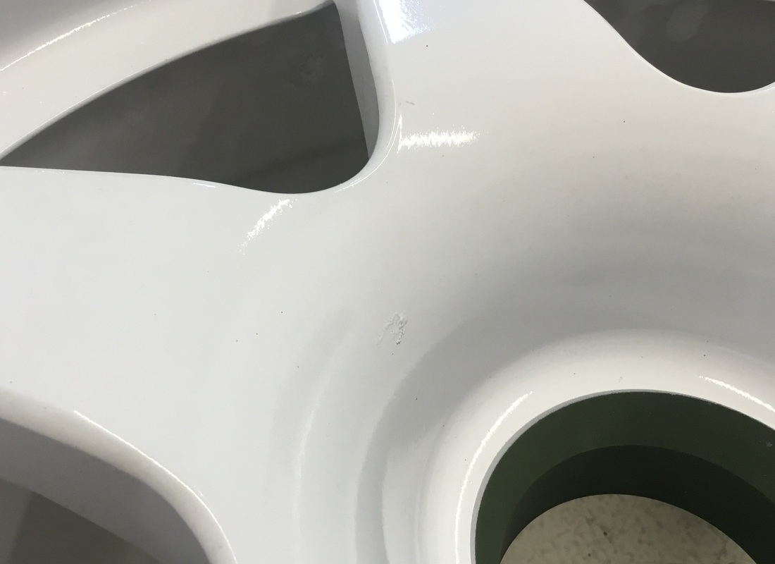 NEW LAMBORGHINI SVR WHITE RACING CENTRE LOCK WHEELS SET. PART NUMBER LWHE046 (8) new lamborghini svr white racing centre lock wheels set. part number lwhe046 (8)