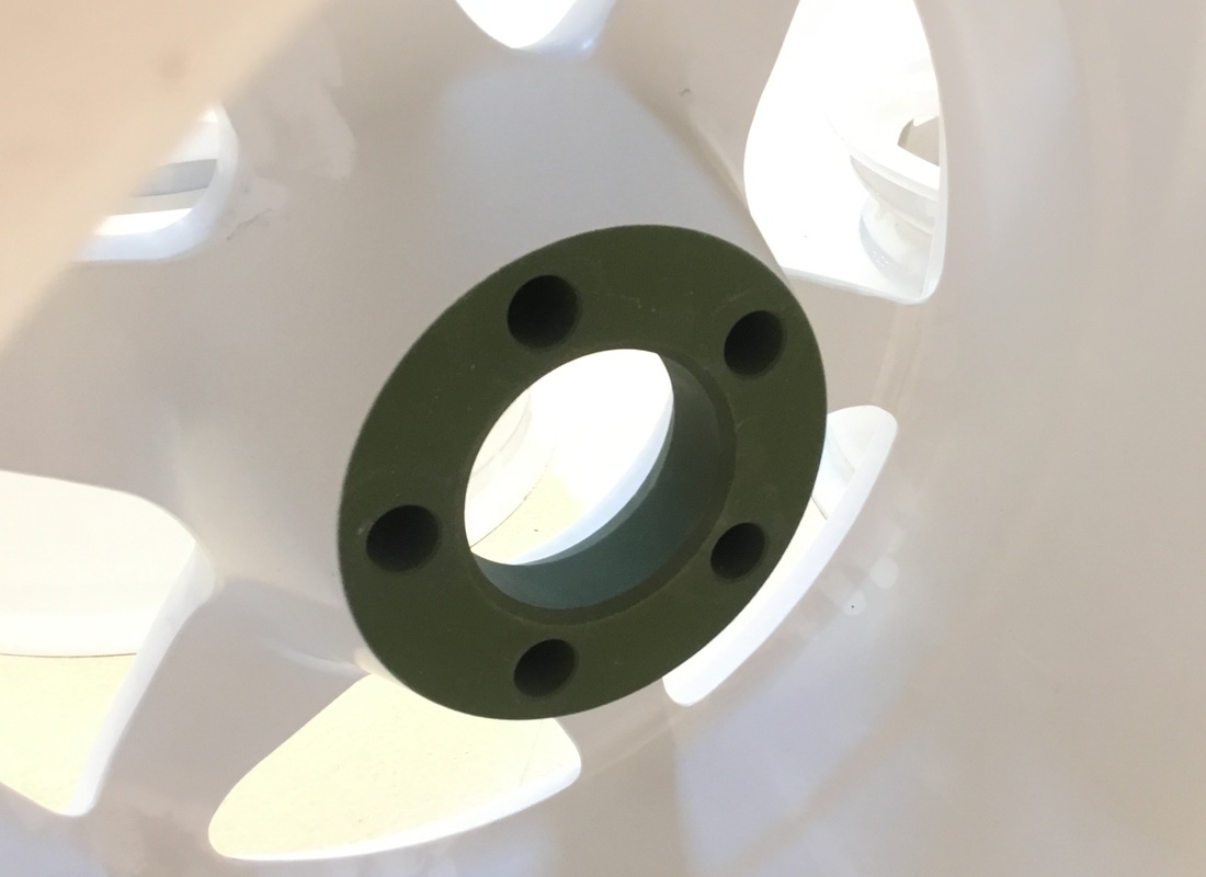 NEW LAMBORGHINI SVR WHITE RACING CENTRE LOCK WHEELS SET. PART NUMBER LWHE046 (12) new lamborghini svr white racing centre lock wheels set. part number lwhe046 (12)