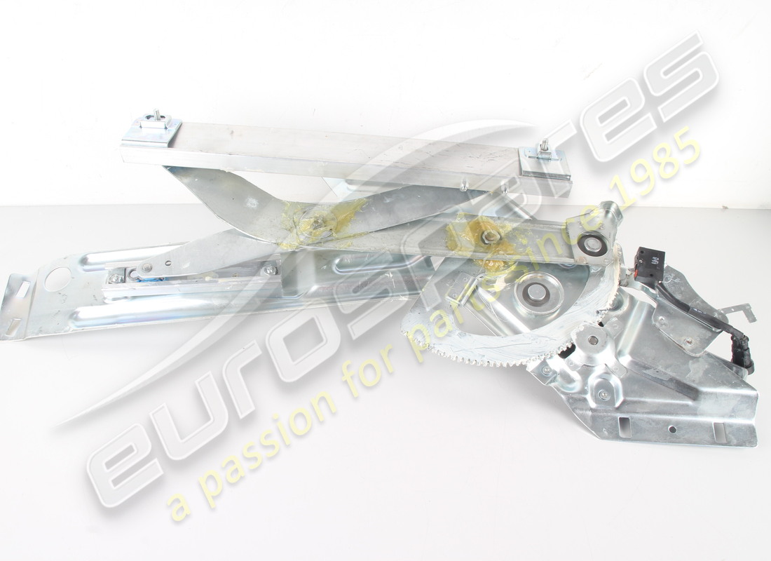 NEW FERRARI COMPLETE RH DEVICE FOR GLASS LIFT. PART NUMBER 69920000 (1) new ferrari complete rh device for glass lift. part number 69920000 (1)