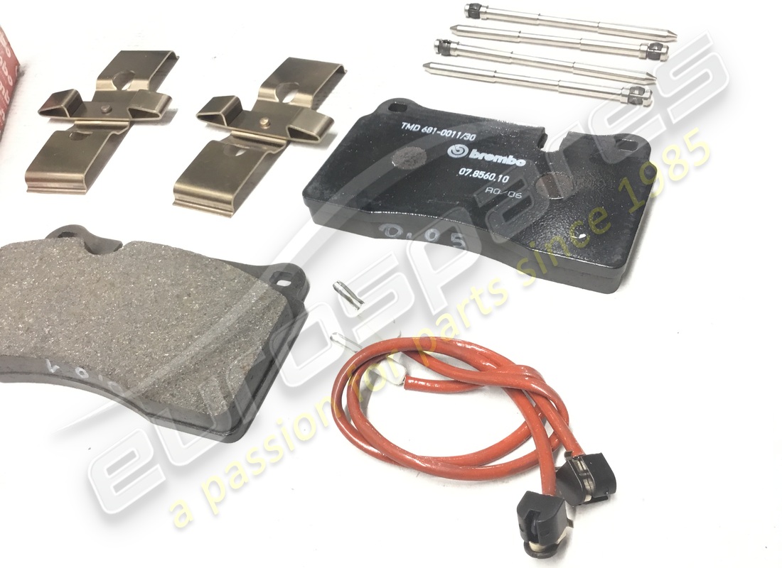 NEW FERRARI KIT OF REAR PADS. PART NUMBER 70000966 (3) new ferrari kit of rear pads. part number 70000966 (3)