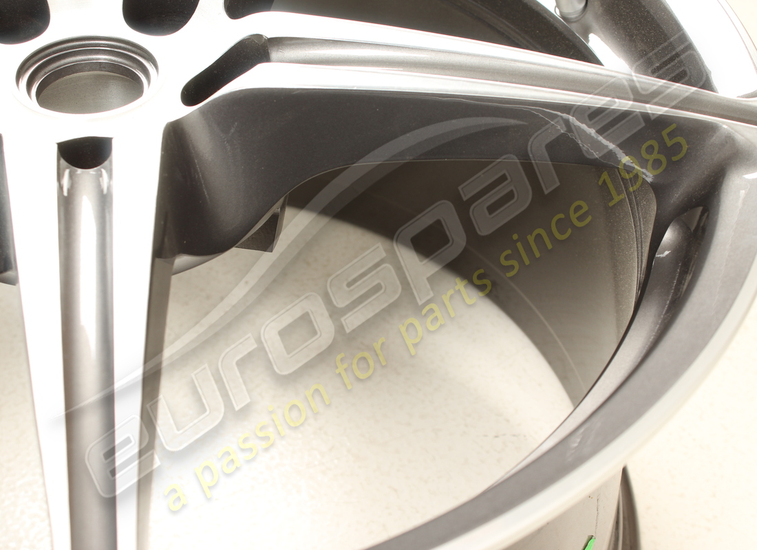 reconditioned ferrari rear wheel (forged diamond cut) 20 inch. part number 255226 (8)