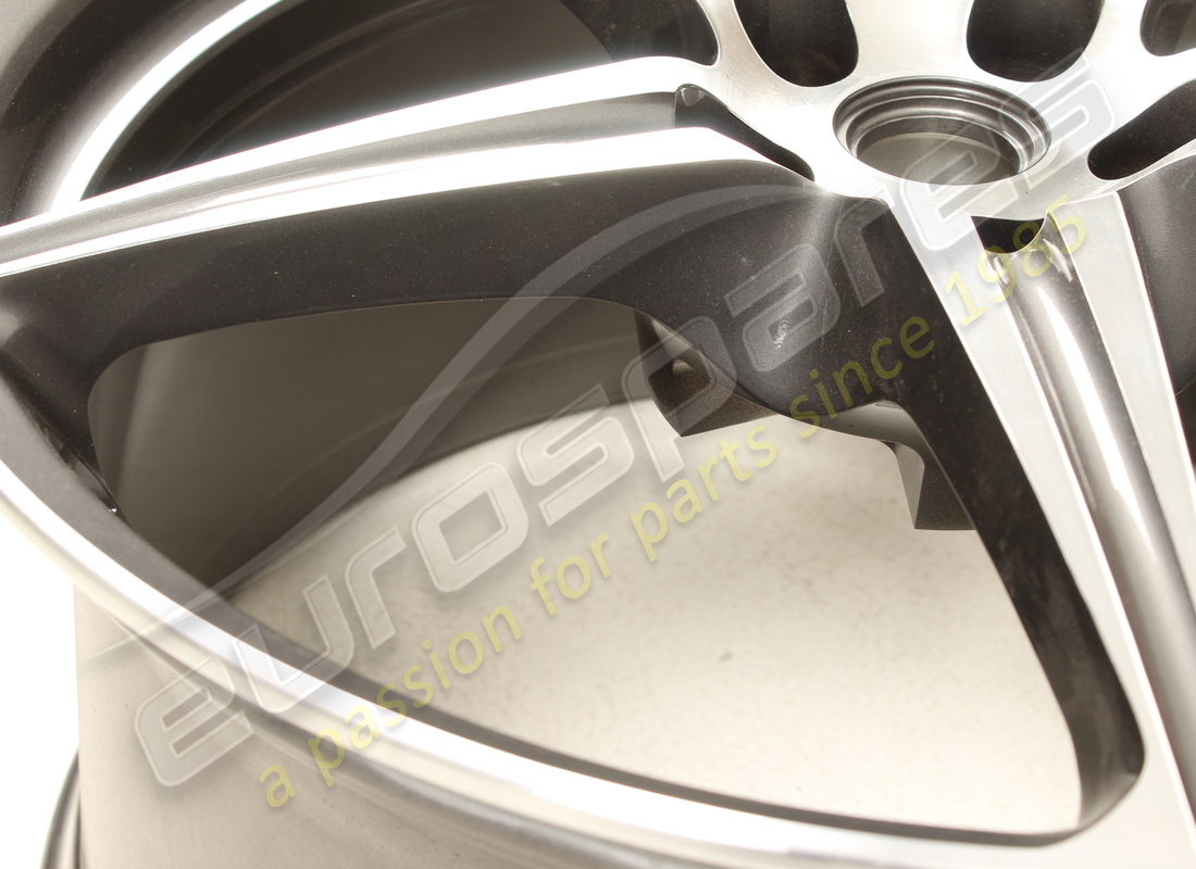 reconditioned ferrari rear wheel (forged diamond cut) 20 inch. part number 255226 (3)