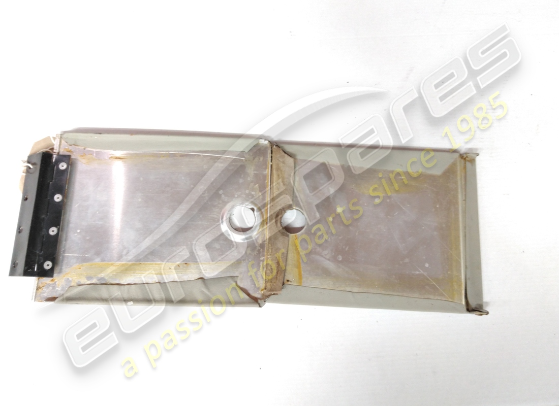 USED FERRARI LID WITH HINGE. PART NUMBER 62328600 (2) used ferrari lid with hinge. part number 62328600 (2)