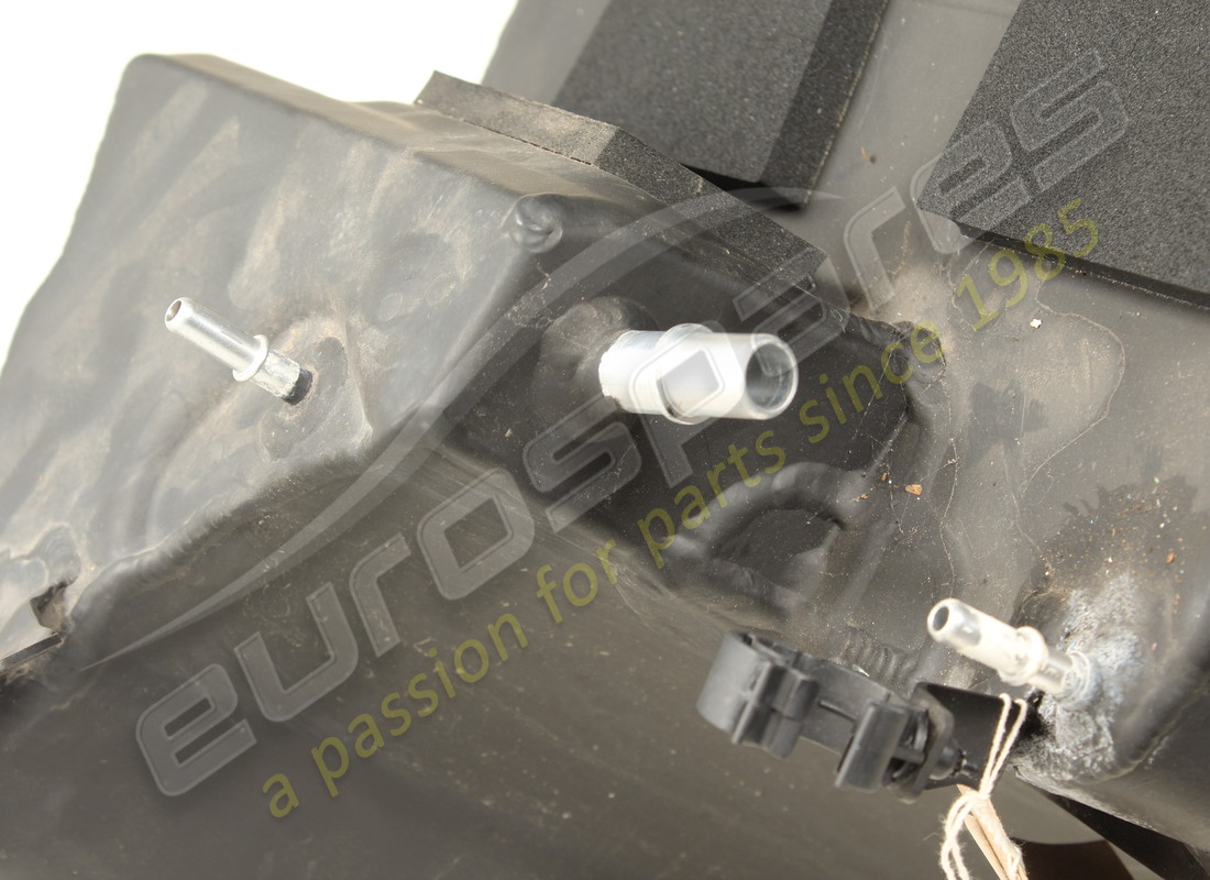 USED FERRARI LH FUEL TANK WITH CAPS AND PAINT AND VIBRATION DAMPERS. PART NUMBER 326607 (3) used ferrari lh fuel tank with caps and paint and vibration dampers. part number 326607 (3)