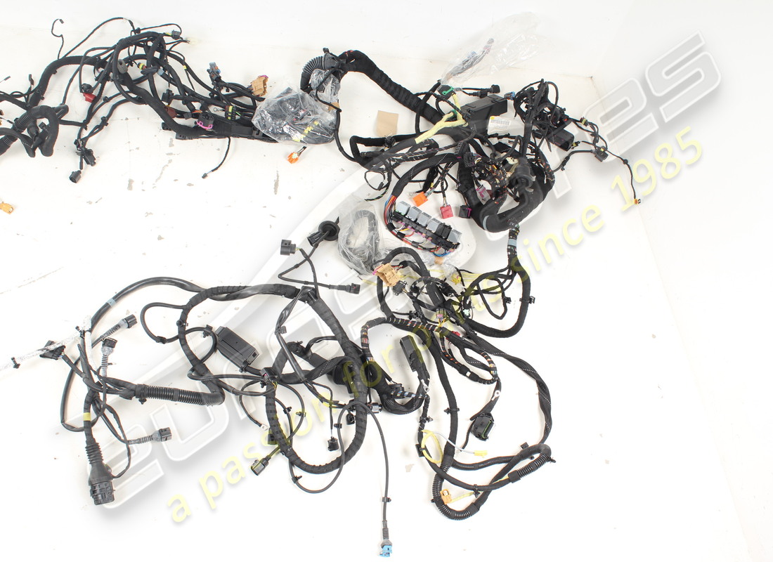 USED LAMBORGHINI HARNESS, PASSENGER. PART NUMBER 408971135BK (4) used lamborghini harness, passenger. part number 408971135bk (4)