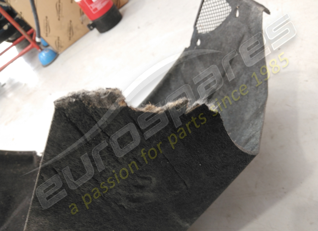 damaged lamborghini wheel housing liner. part number 470821177b (2)